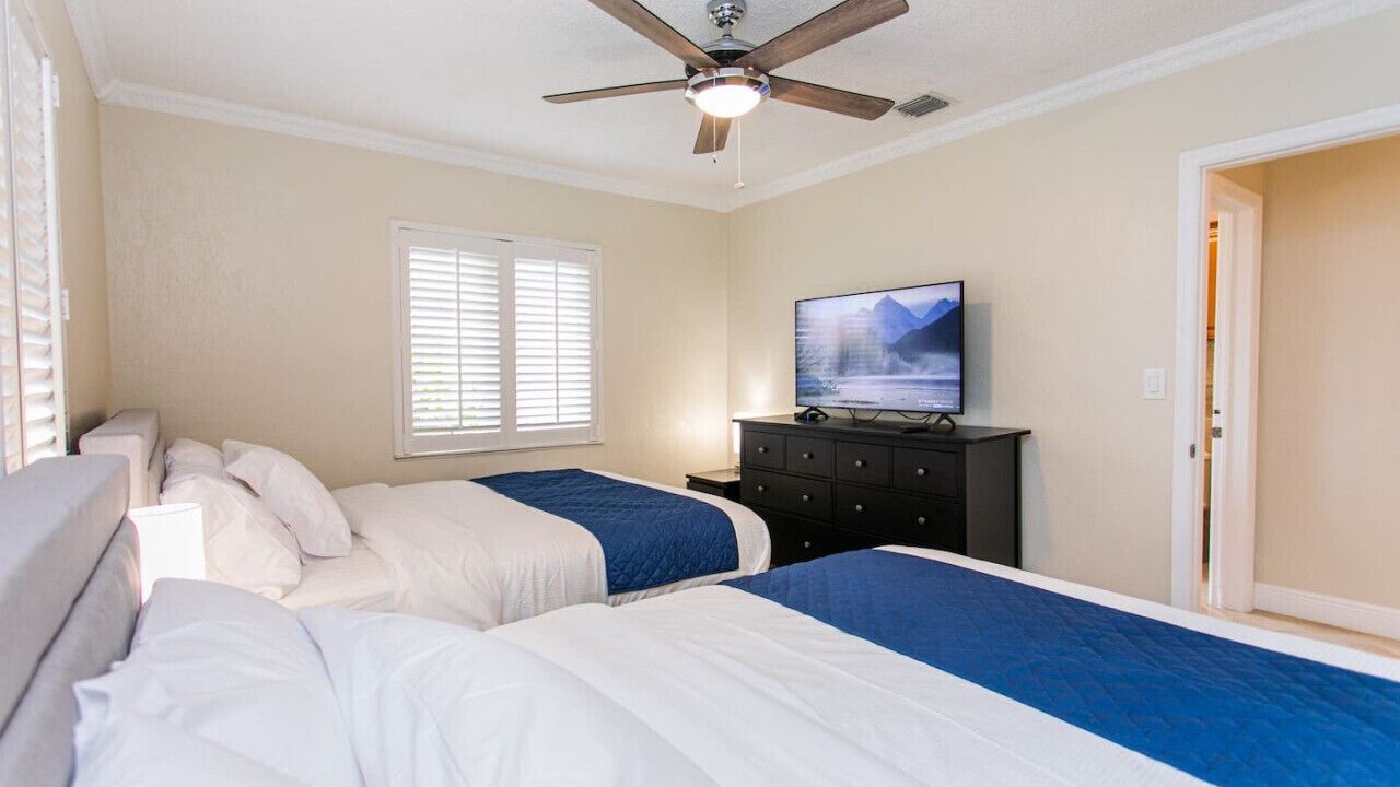 Photo of Bedroom in Hollywood Lakes