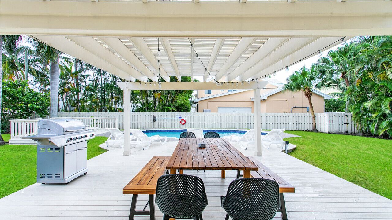 Photo of Outdoor in Hollywood Lakes