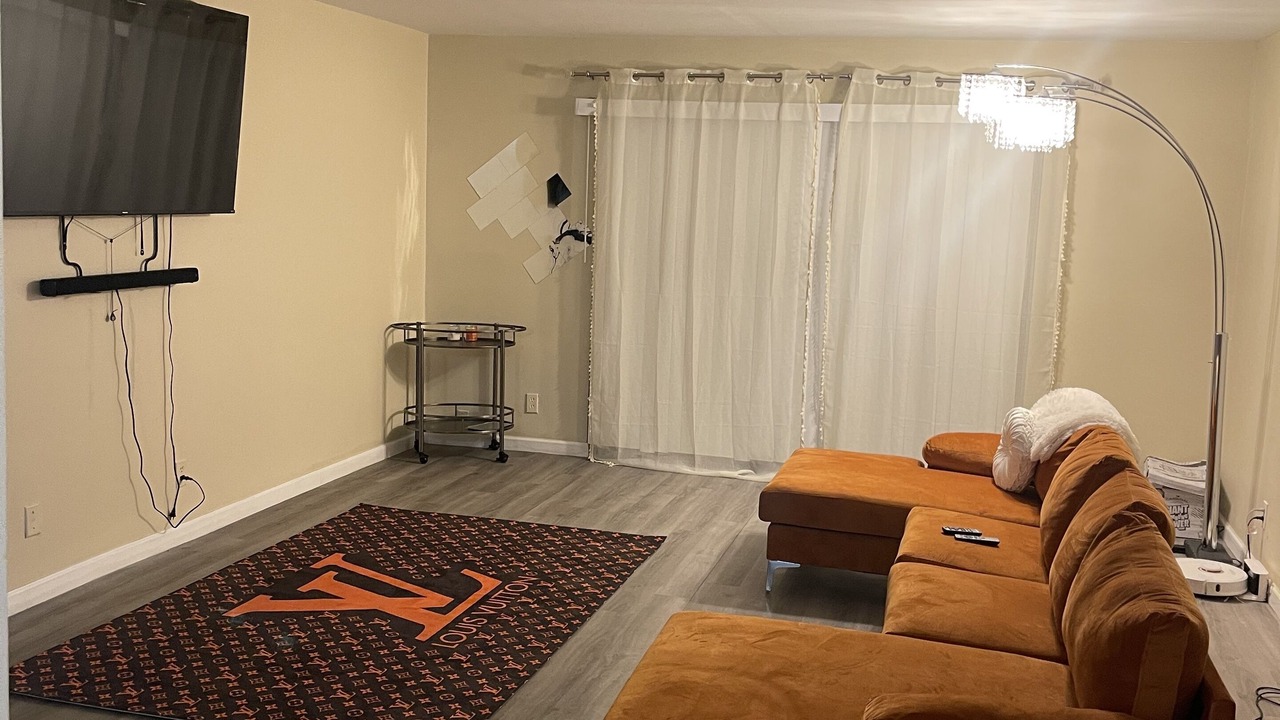 Photo of Livingroom in Lauderdale Lakes