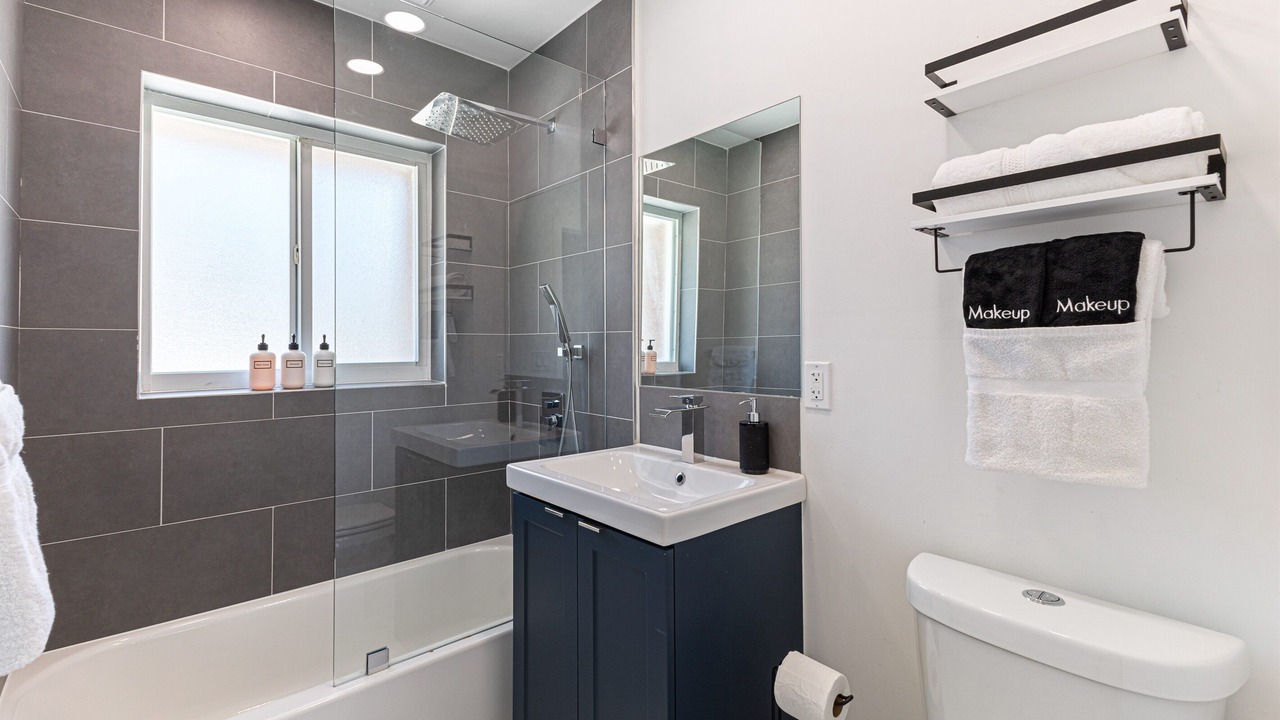 Photo of Bathroom in Oakland Park
