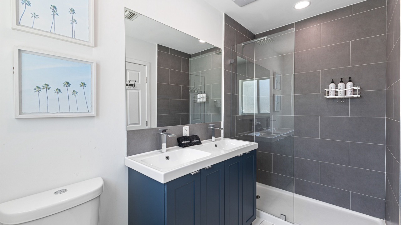 Photo of Bedroom in Oakland Park