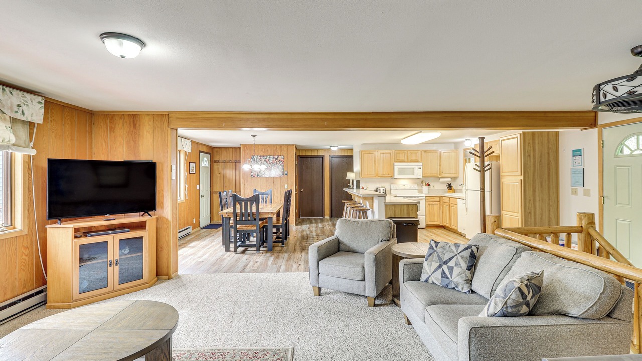 Photo of Livingroom in West Glacier