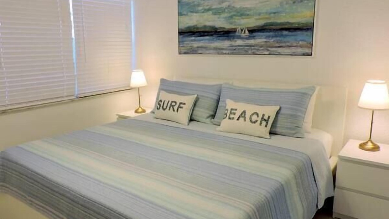 Photo of Bedroom in Hollywood Lakes