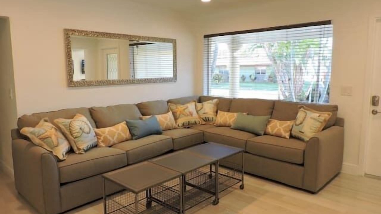 Photo of Livingroom in Hollywood Lakes