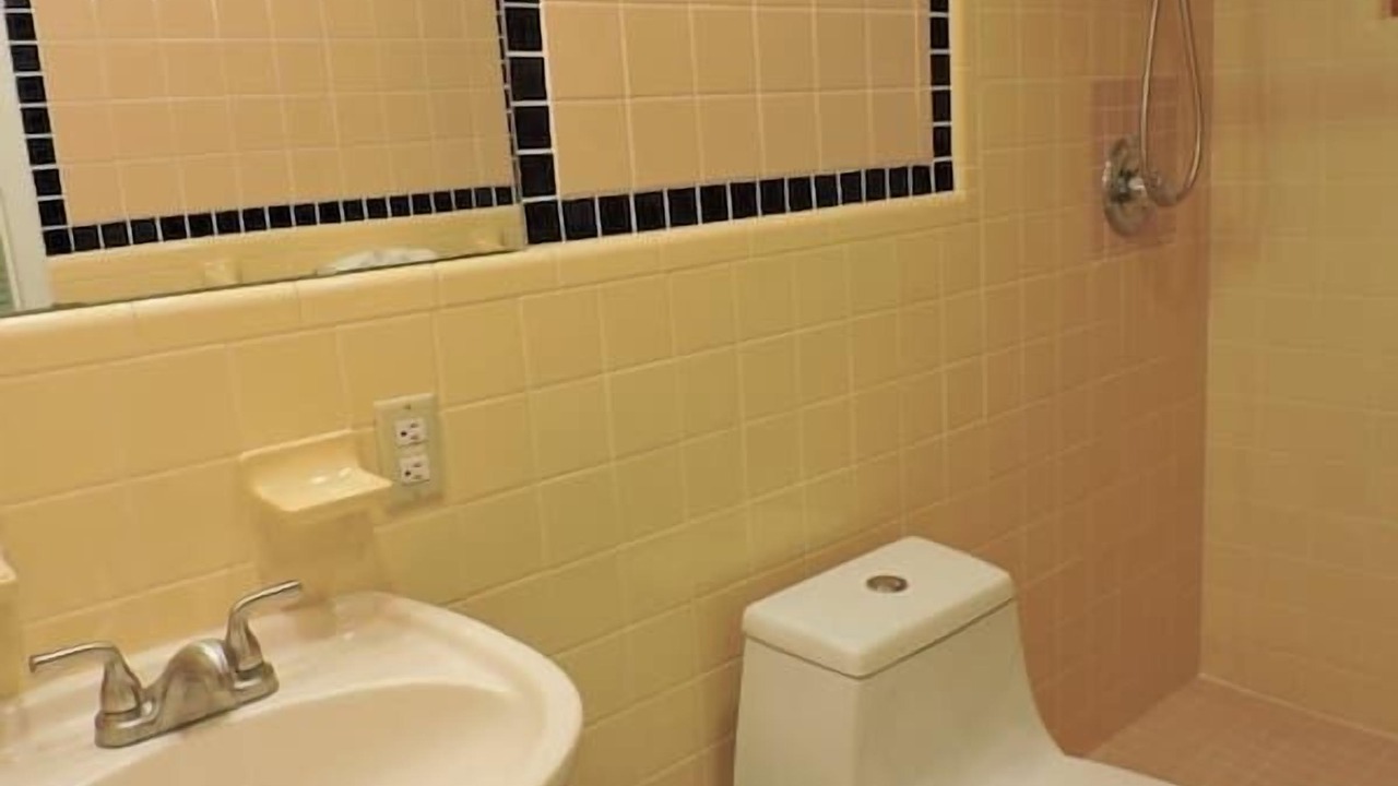 Photo of Bathroom in Hollywood Lakes