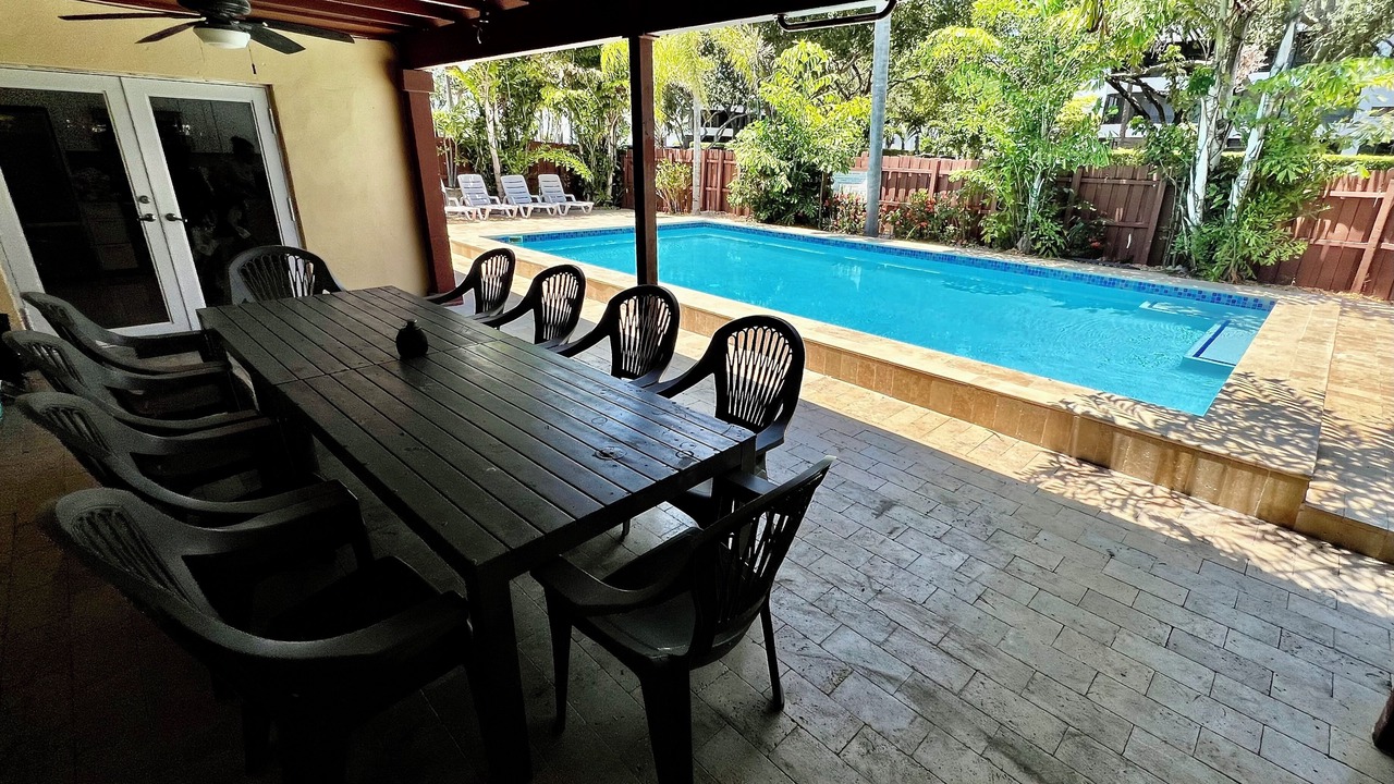 Photo of Outdoor in Hollywood Lakes