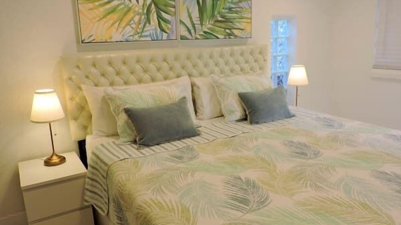 Photo of Bedroom in Hollywood Lakes