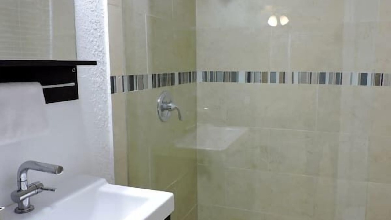 Photo of Bathroom in Hollywood Lakes