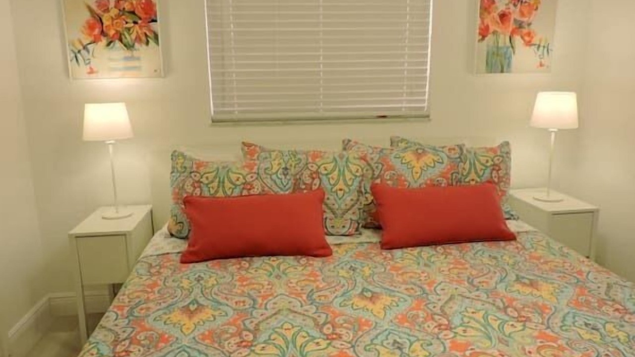 Photo of Bedroom in Hollywood Lakes