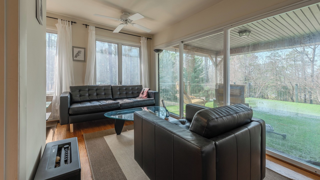Photo of Livingroom in Point Lookout