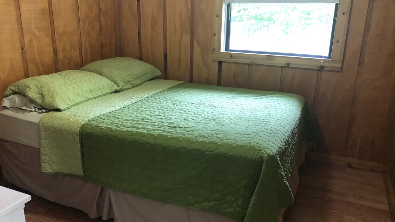 Photo of Bedroom in Lake Erie Beach