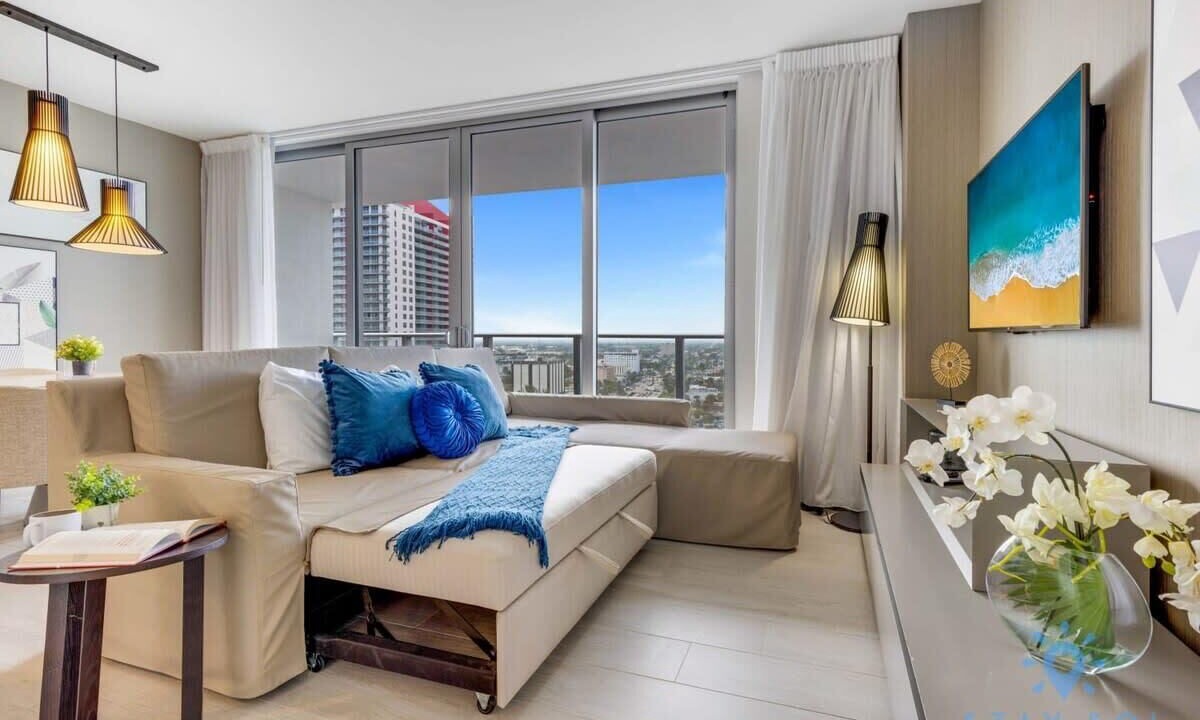 Photo of Bedroom in Hollywood South Central Beach