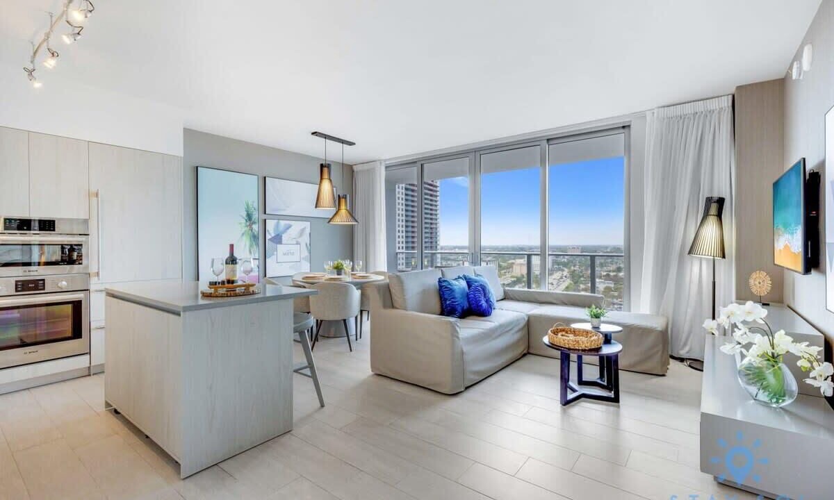 Photo of Bedroom in Hollywood South Central Beach