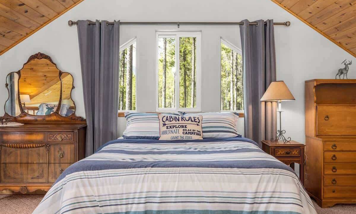 Photo of Bedroom in West Glacier