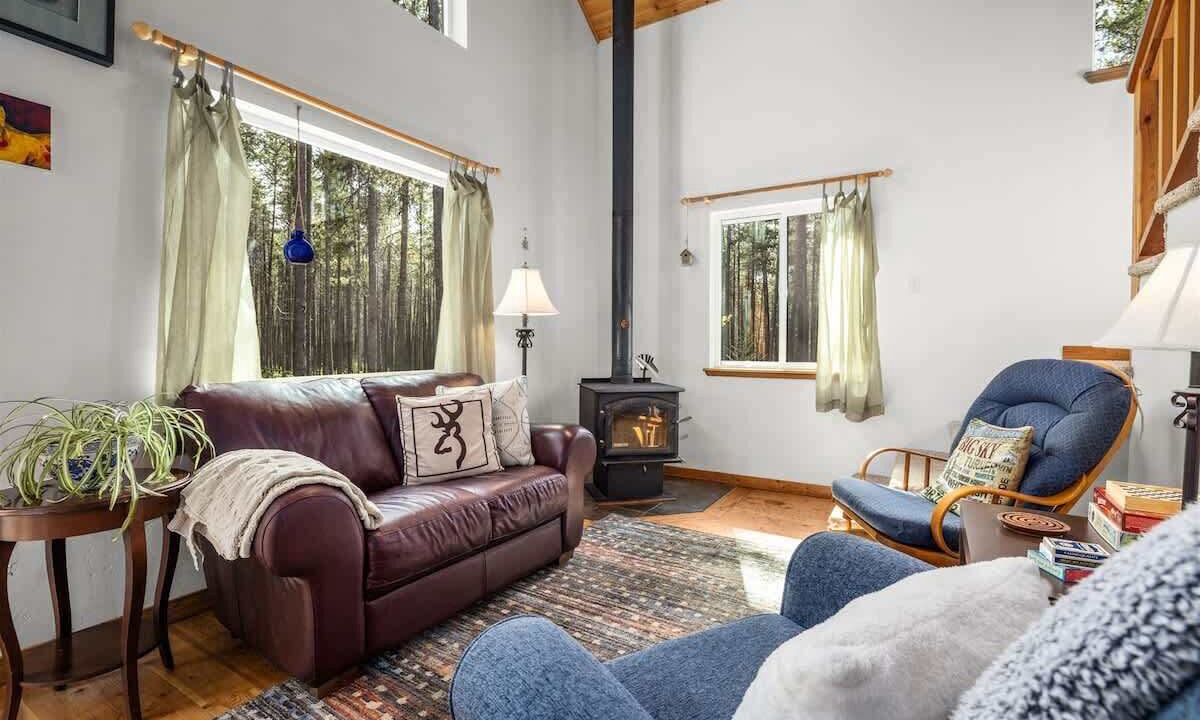 Photo of Livingroom in West Glacier