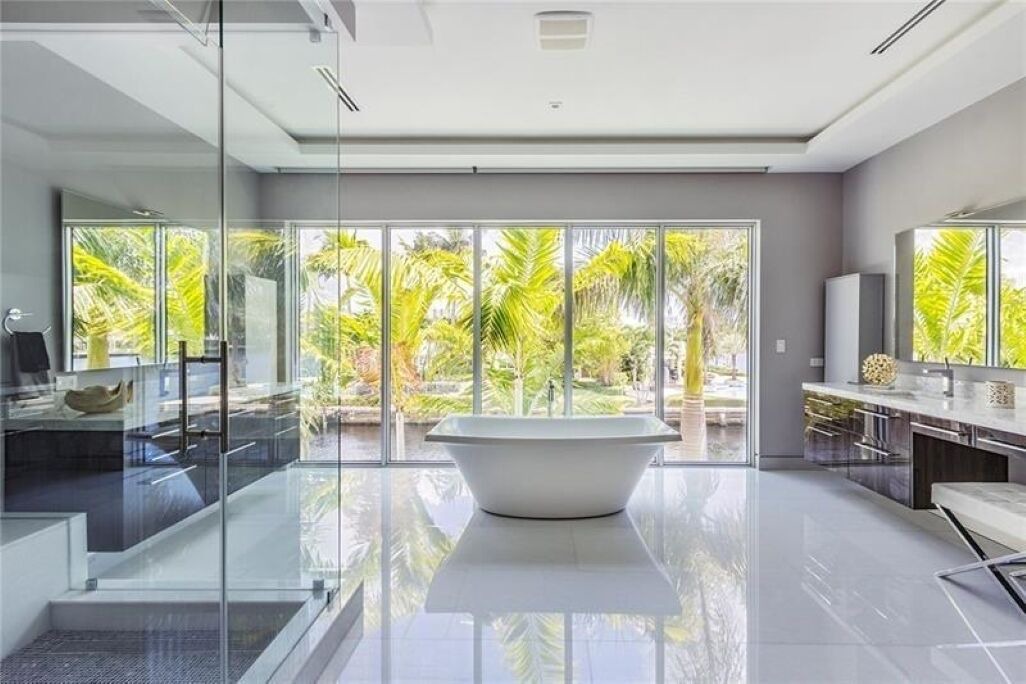Photo of Bathroom in Bay Colony