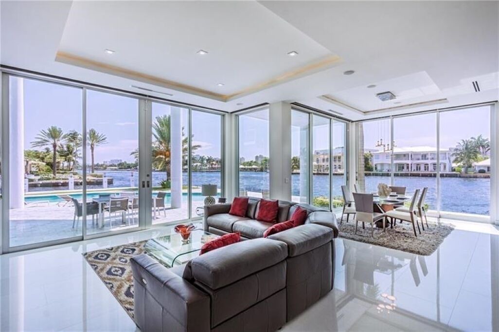 Photo of Livingroom in Bay Colony