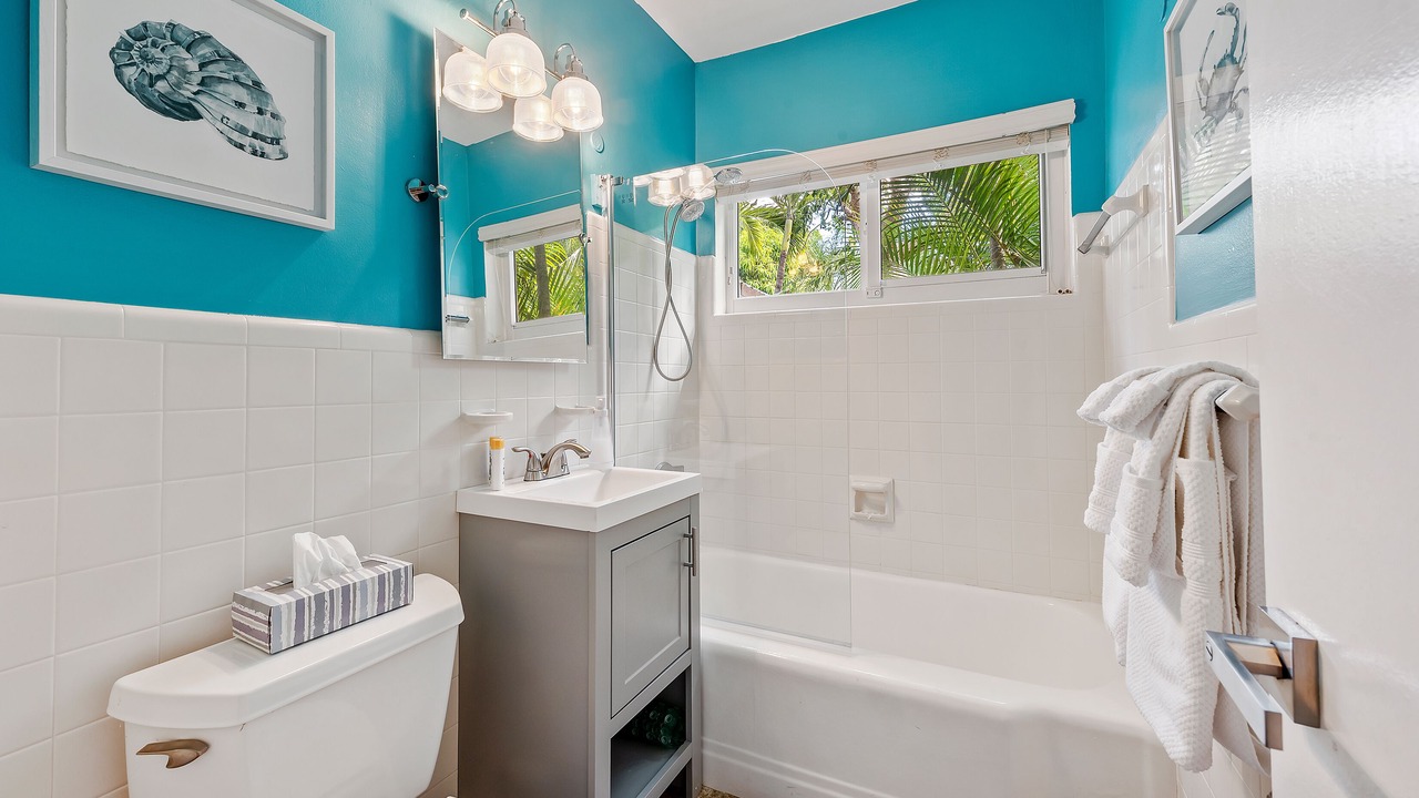 Photo of Bathroom in Poinsettia Heights