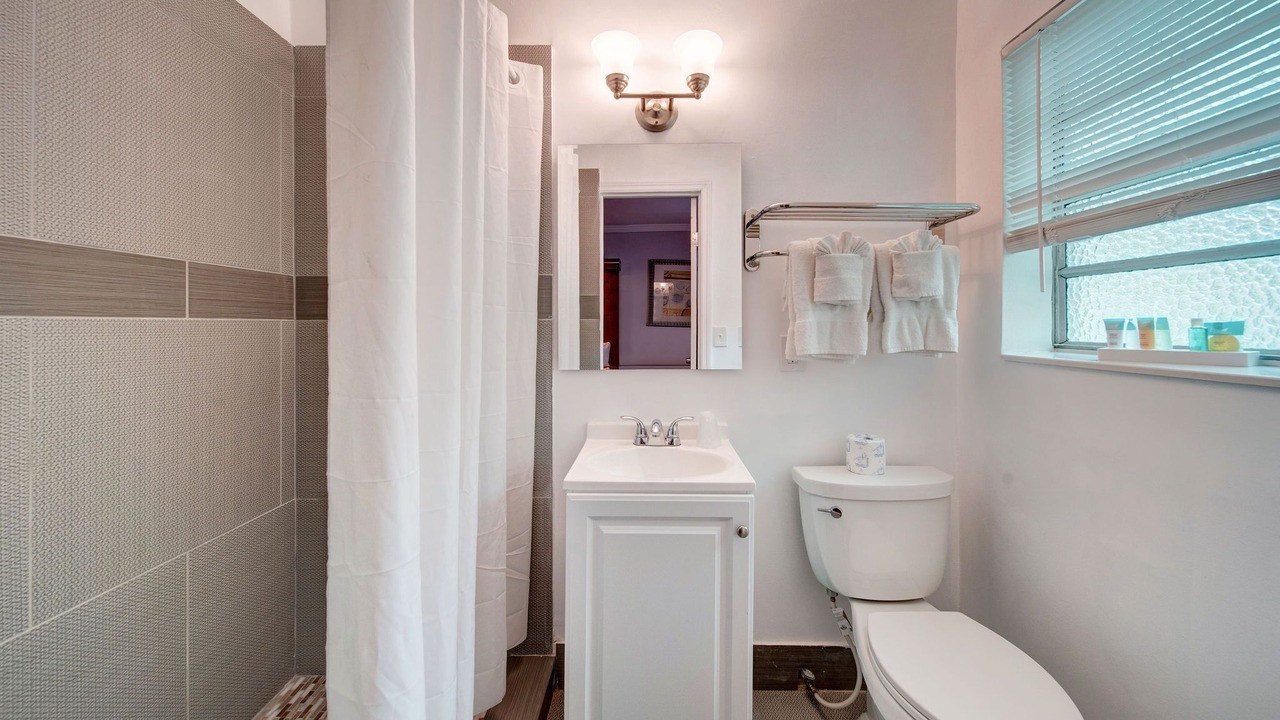 Photo of Bathroom in Hollywood