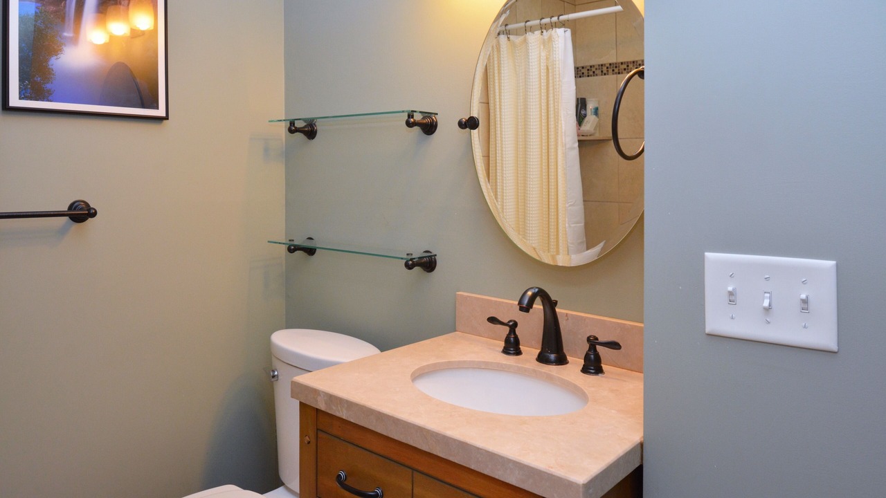 Photo of Bathroom in Country Club Estates