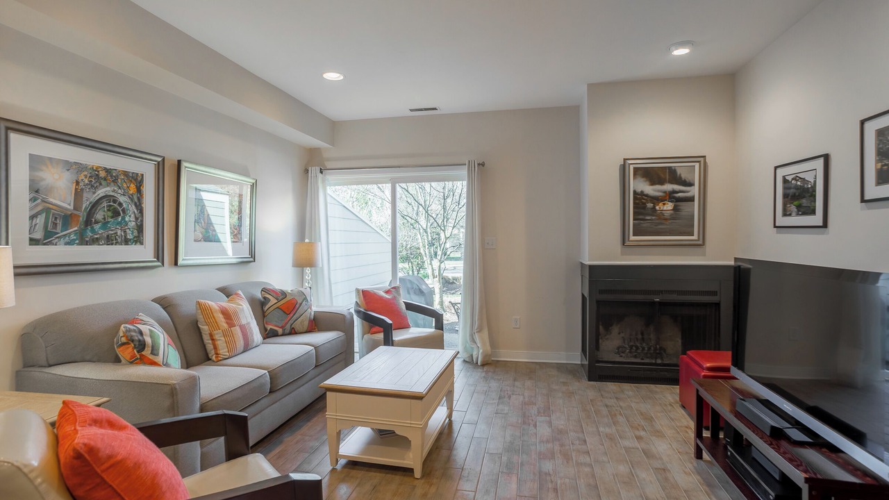 Photo of Livingroom in Country Club Estates