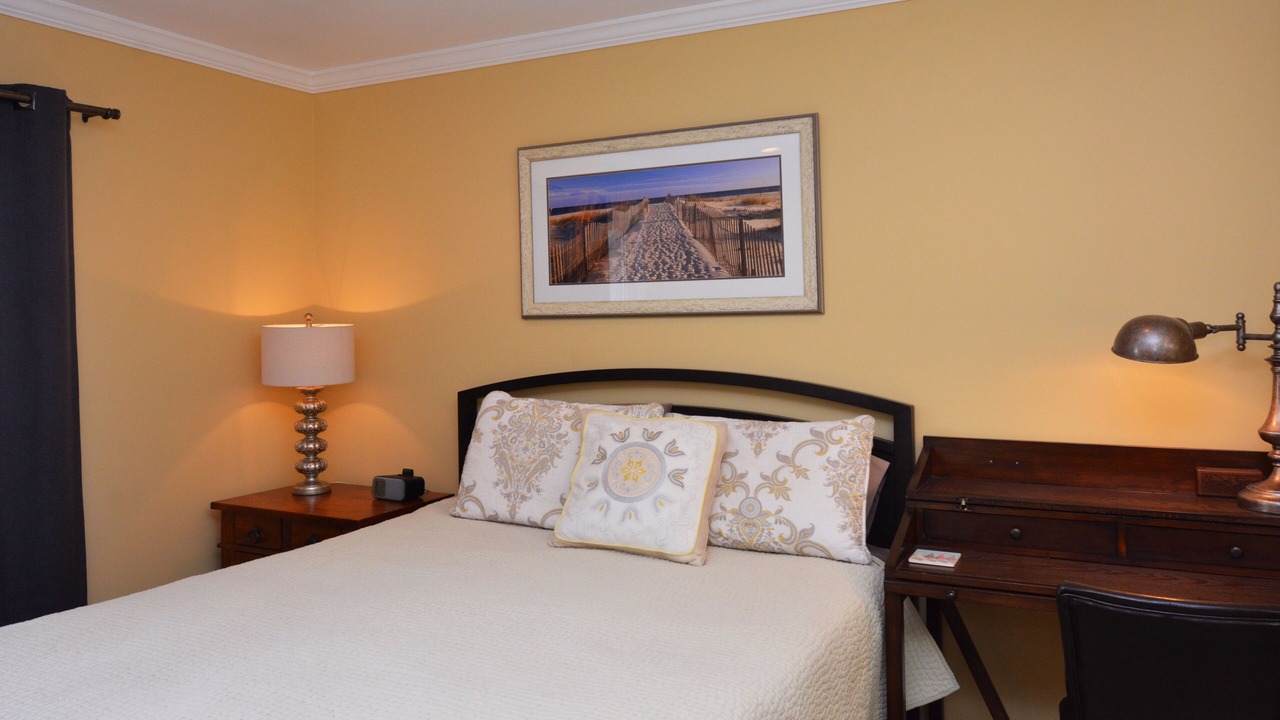 Photo of Bedroom in Country Club Estates
