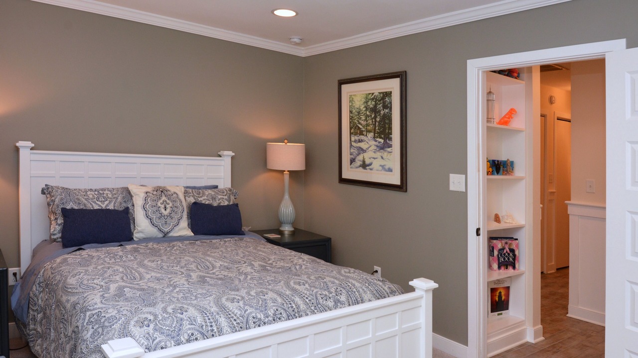 Photo of Bedroom in Country Club Estates