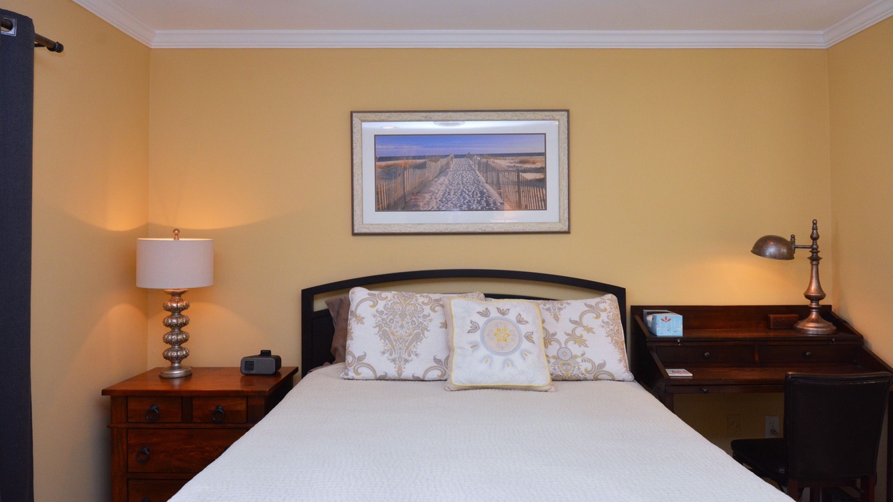 Photo of Bedroom in Country Club Estates