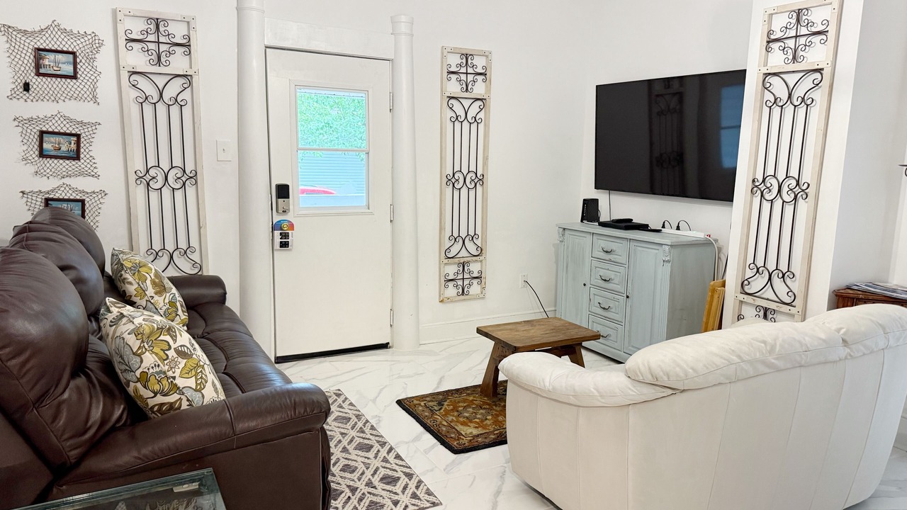 Photo of Livingroom in Colonial Beach