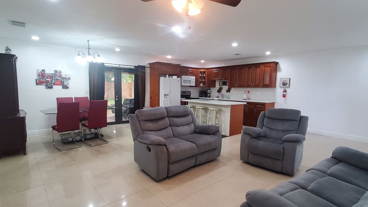 Photo of Livingroom in Miami Gardens