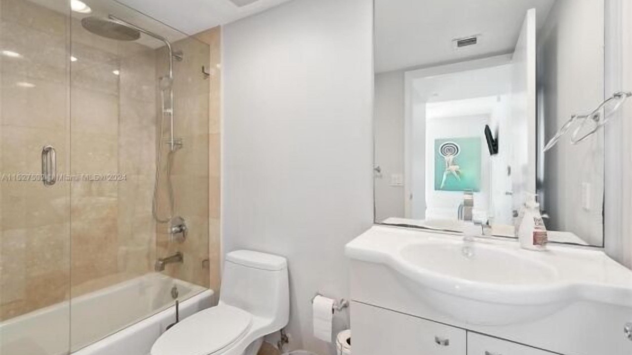 Photo of Bathroom in Hallandale Beach