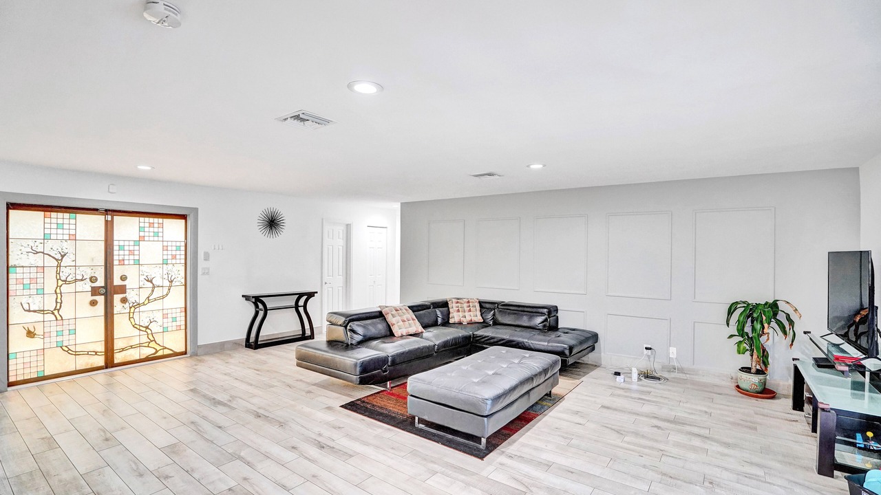 Photo of Livingroom in Miami Gardens