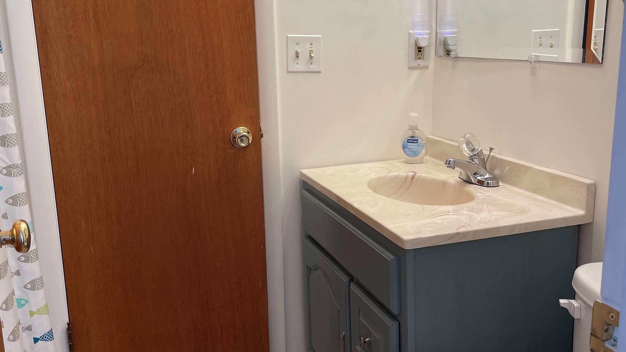 Photo of Bathroom in Calvert Beach-Long Beach