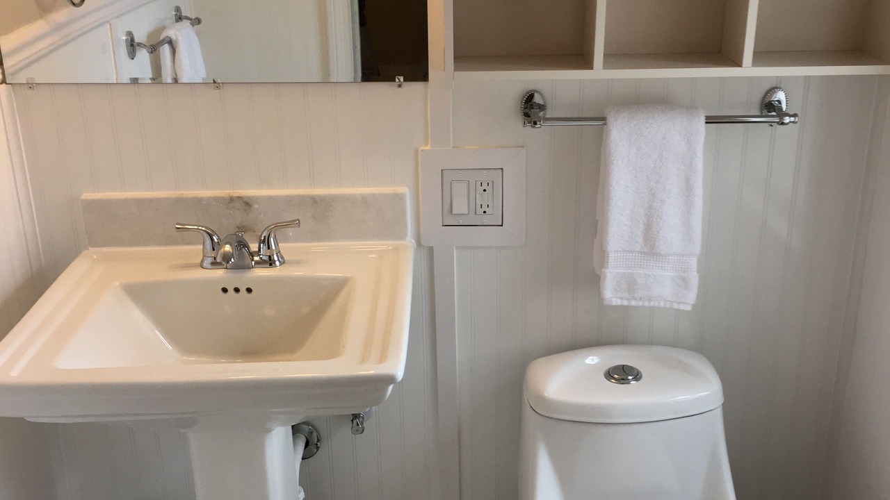 Photo of Bathroom in Front Park