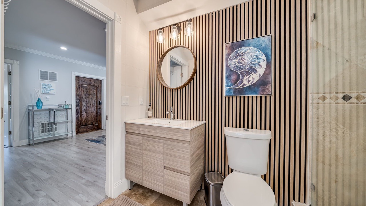 Photo of Bathroom in Poinsettia Heights