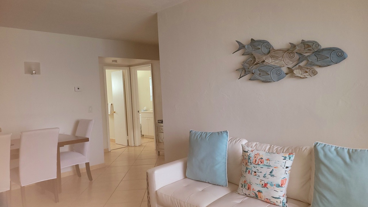 Photo of Livingroom in Hollywood Lakes