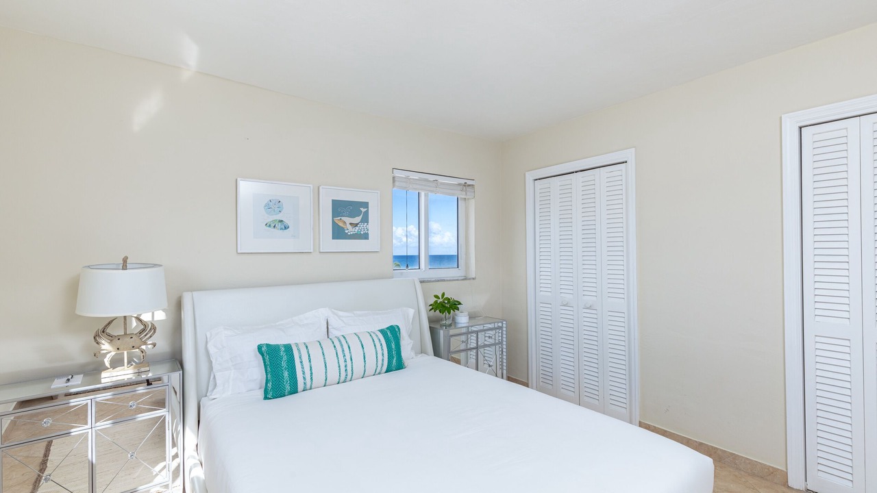 Photo of Bedroom in Hollywood Lakes