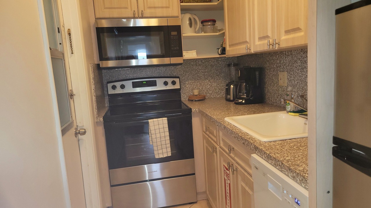 Photo of Kitchen in Hollywood Lakes