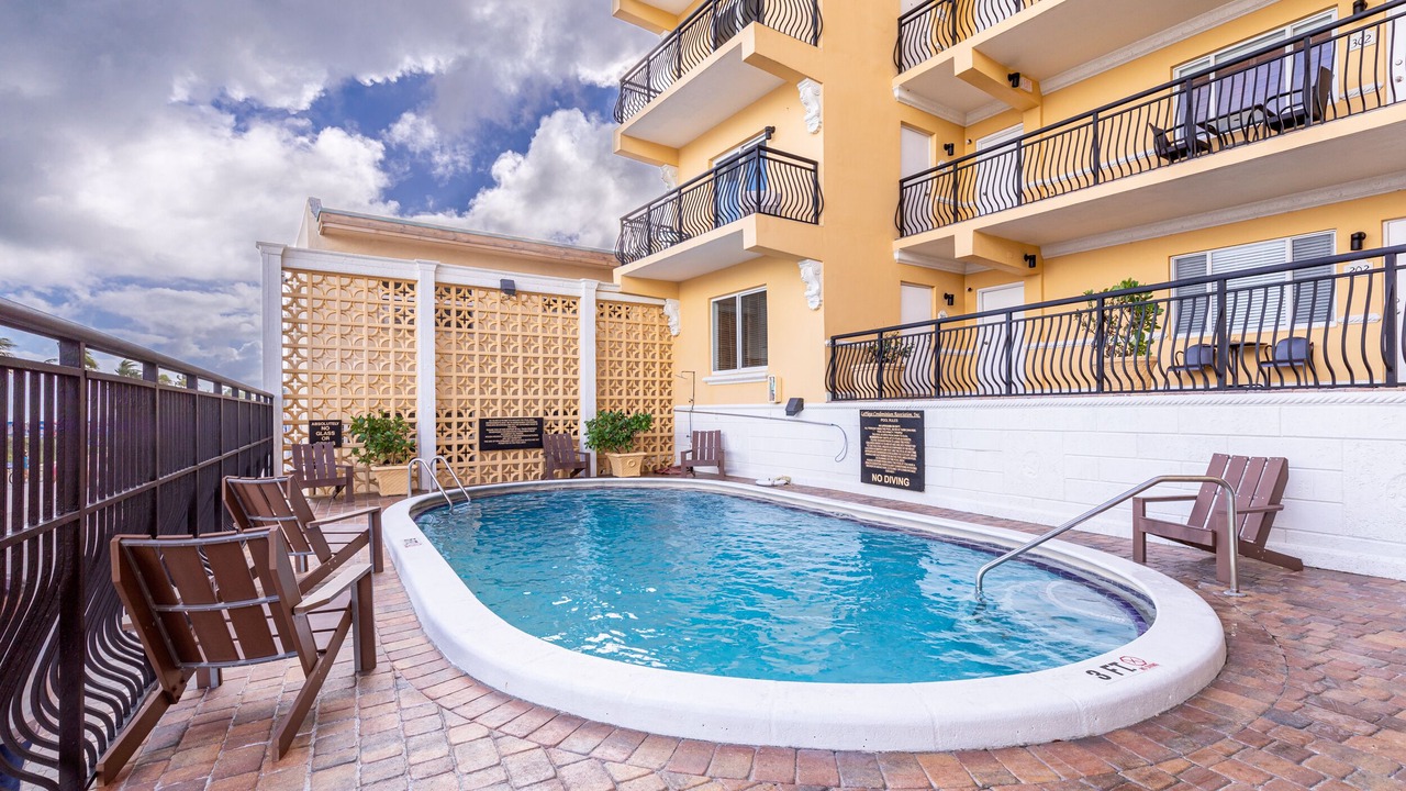 Photo of Outdoor in Hollywood Lakes