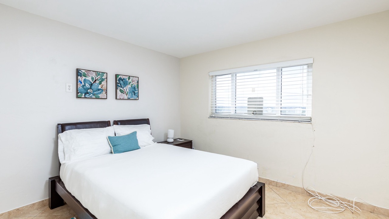 Photo of Bedroom in Hollywood Lakes