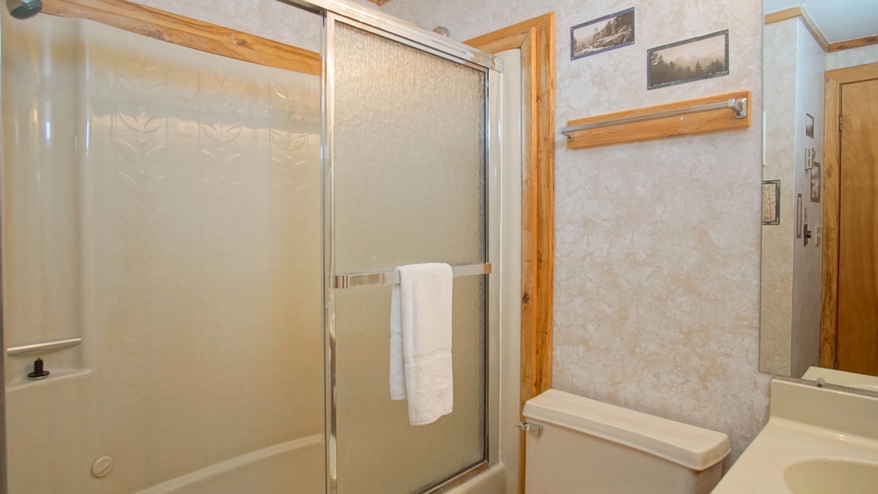 Photo of Bathroom in Edray