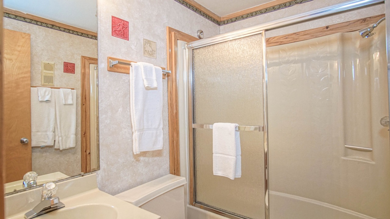 Photo of Bathroom in Edray