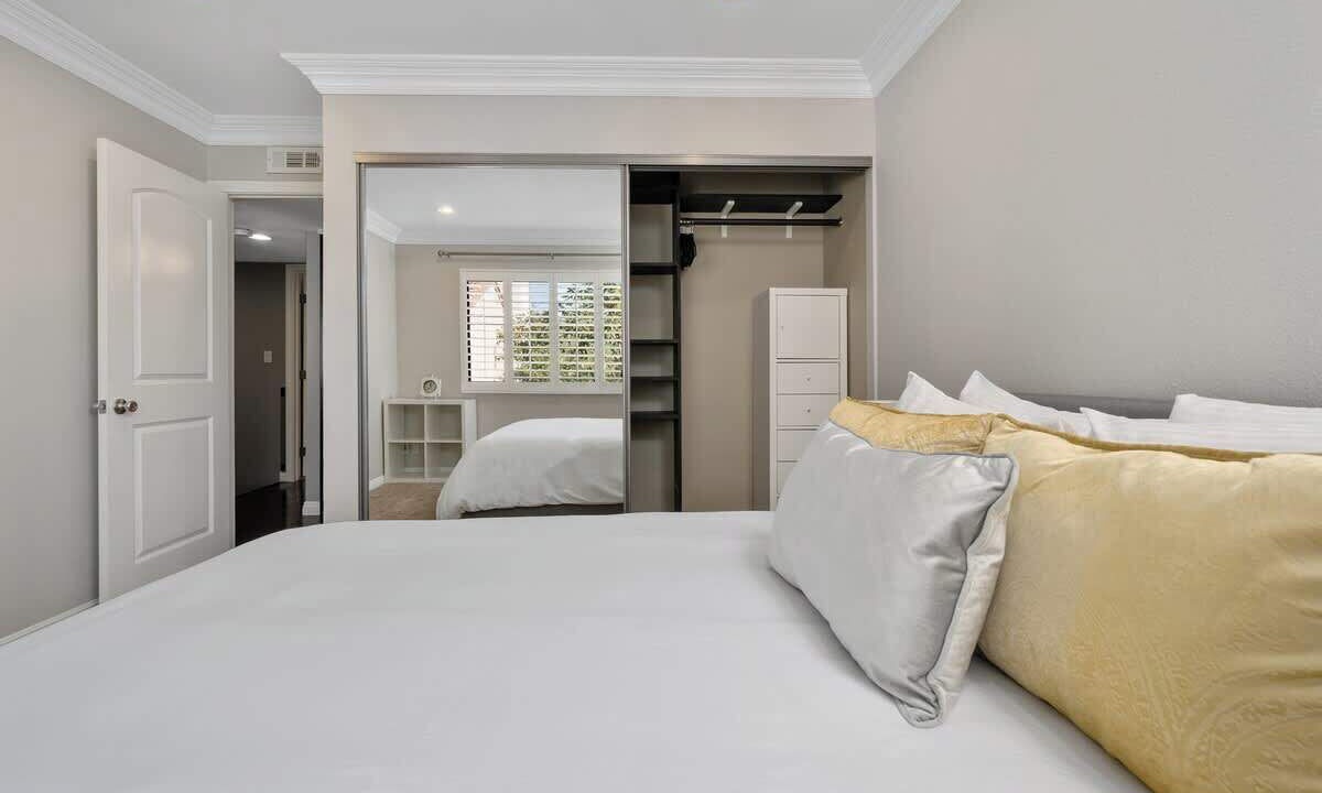 Photo of Bedroom in Warner Center