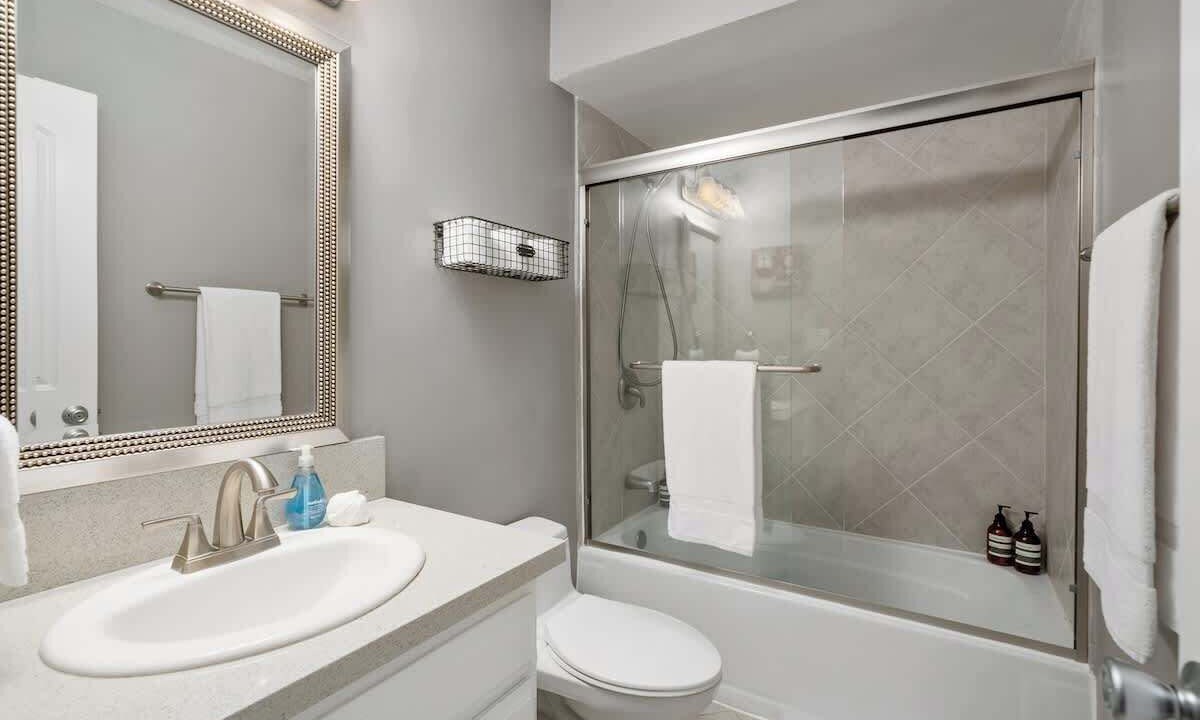 Photo of Bathroom in Warner Center