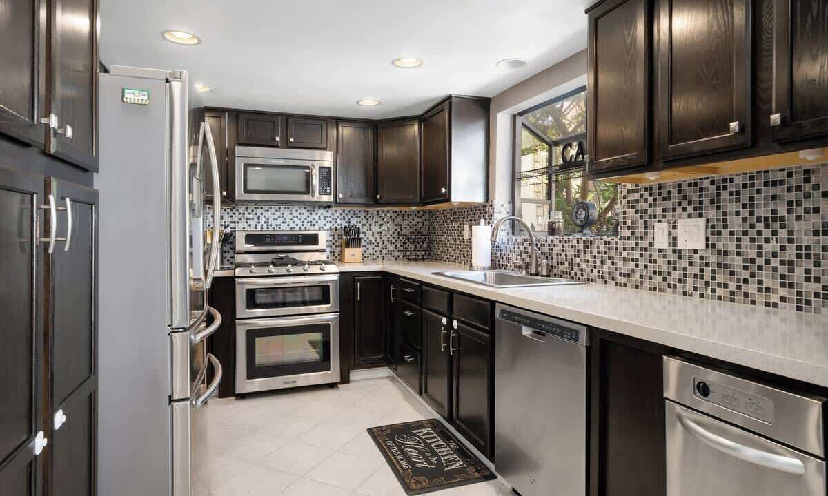 Photo of Kitchen in Warner Center