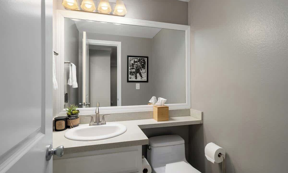 Photo of Bathroom in Warner Center