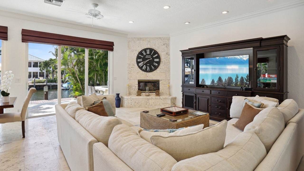 Photo of Bedroom in Tropic Isle