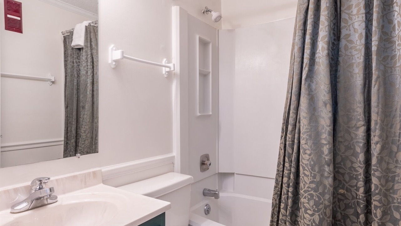 Photo of Bathroom in Edray