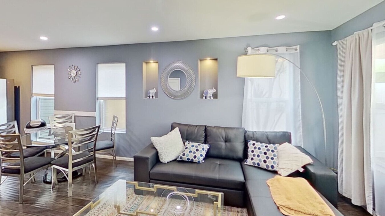 Photo of Livingroom in NoHo Arts District