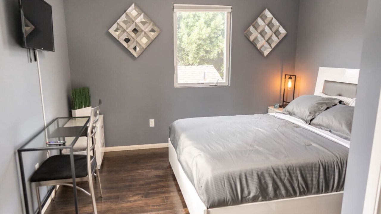 Photo of Bedroom in NoHo Arts District